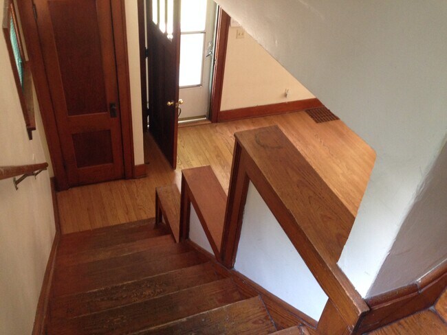 Building Photo - 523 Fairchild St