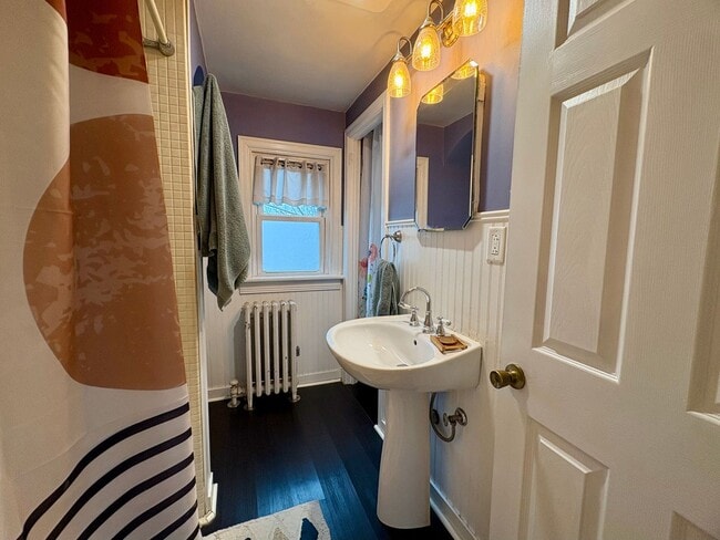 Building Photo - 3 Bedroom 1 Bathroom in Harrisburg!