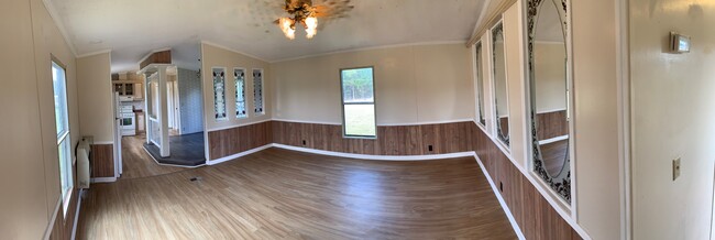Building Photo - 3bdr newly renovated