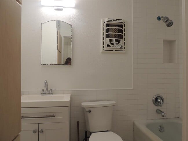 Building Photo - 1307 Deloney St