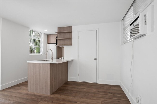 Building Photo - 524 Orton Ave