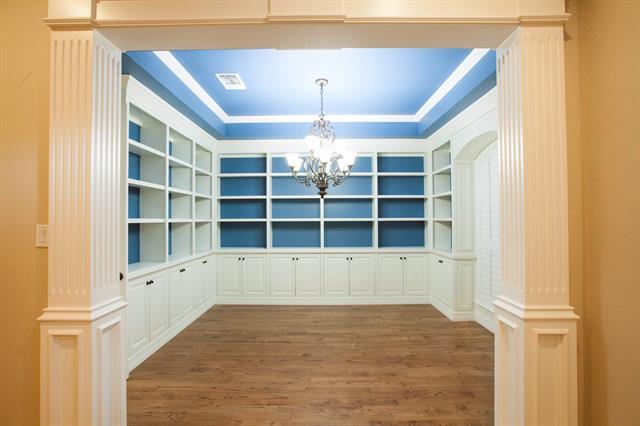 Building Photo - 8100 Rosemont Dr