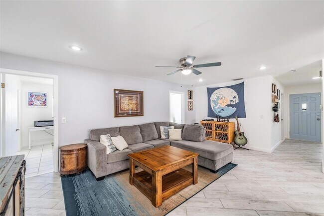 Building Photo - 1001 Grovewood Ct