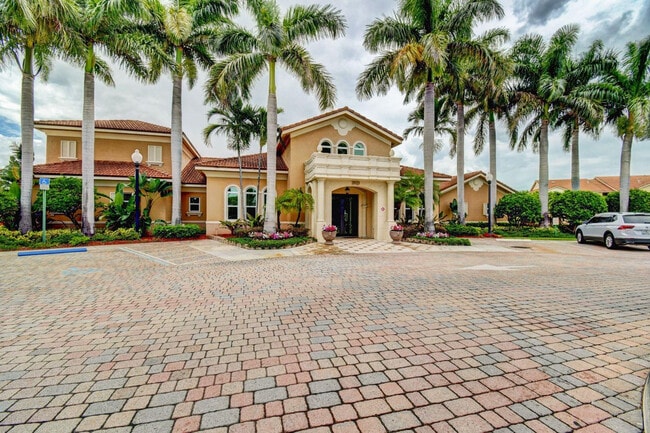 Building Photo - 321 Villa Cir