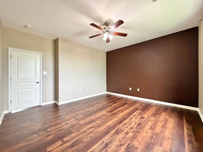Building Photo - 3300 Forest Creek Dr