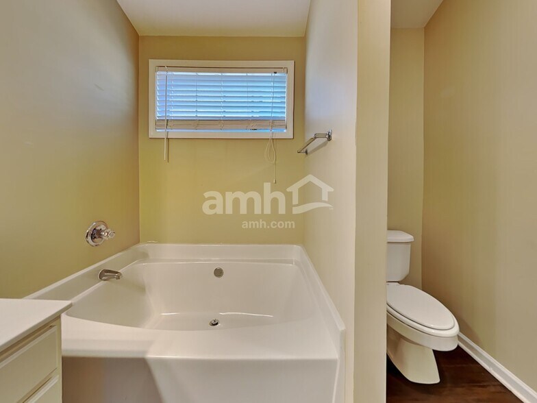 Building Photo - 414 Arrowhead Trl