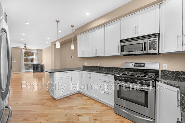 Building Photo - 341 S Macon St.