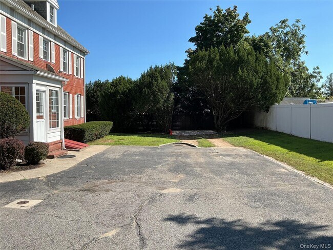 Building Photo - 45 Tennyson Ave
