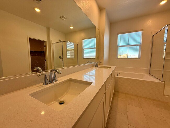 Building Photo - 4 BED 3.5 BATH 2 CAR GARAGE HOME w/ LOFT, ...