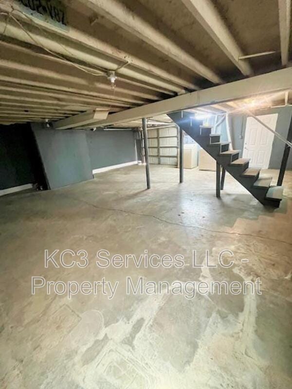 Building Photo - 5025 N Bellaire Ave