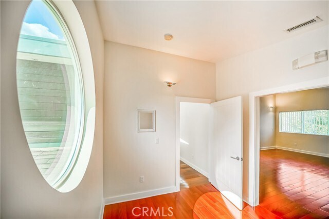 Building Photo - 5512 Leghorn Ave