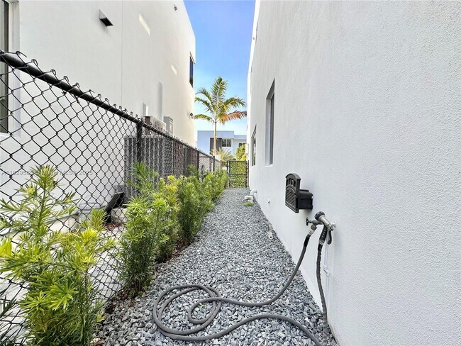 Building Photo - 10258 NW 74th Terrace