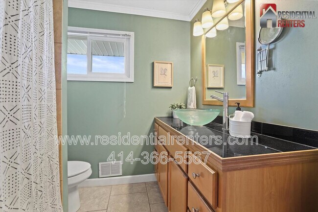 Building Photo - 3615 N 87th St
