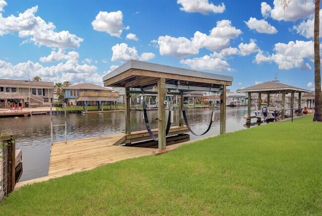 Building Photo - 1099 Redfish St