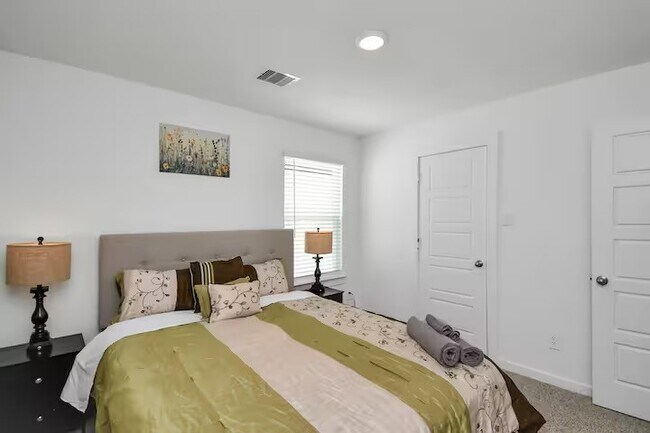 Building Photo - 12320 Churchill downs Dr