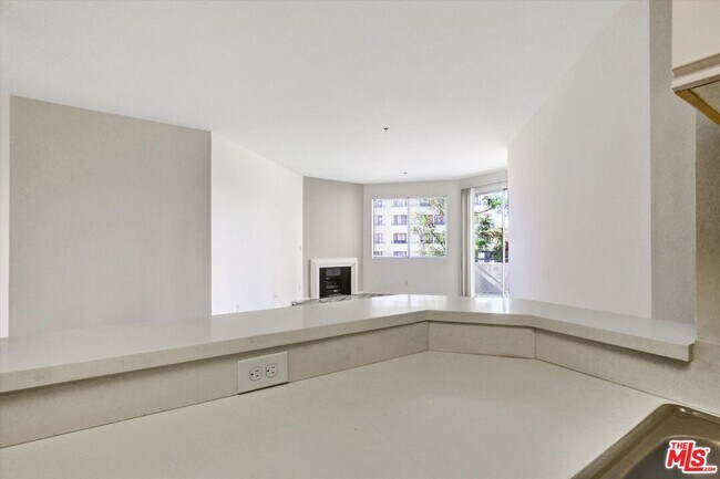 Building Photo - 10600 Wilshire Blvd