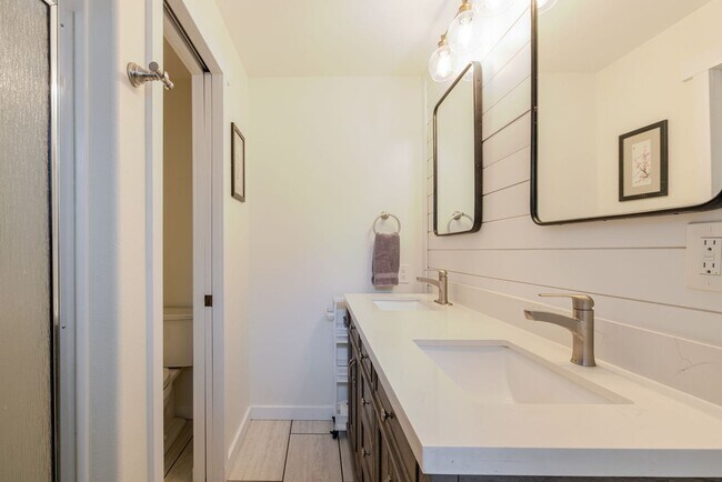 Building Photo - Furnished Rental in Desirable NW Bend Neighborhood