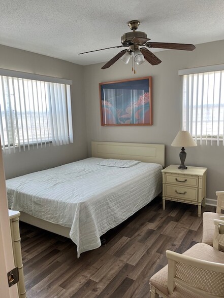 Guest Bedroom - 4158 Tamiami Trl