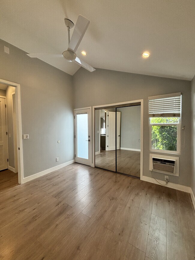 Building Photo - 325 N La Fayette Park Pl