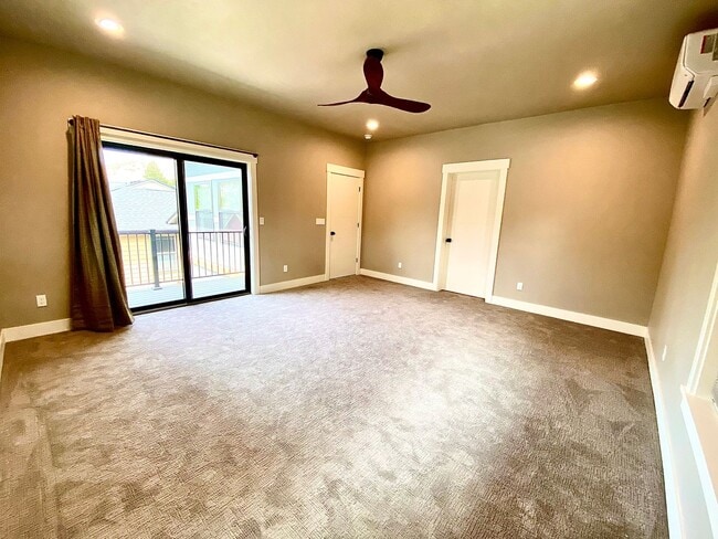 Building Photo - 13THTOWNHOME