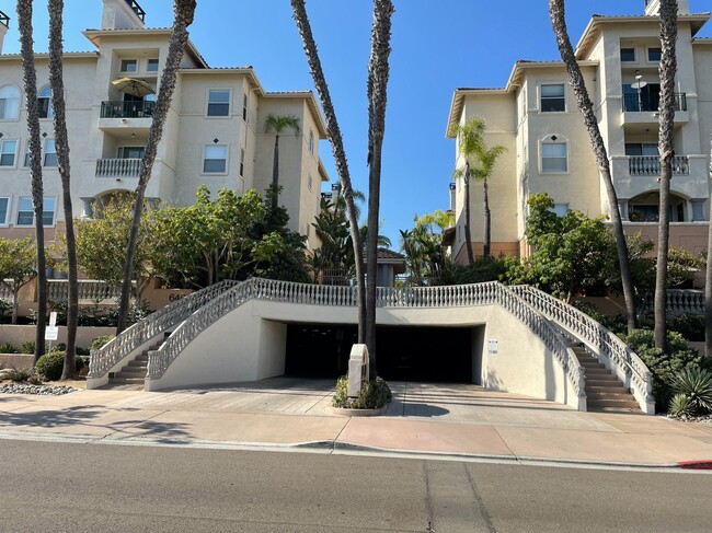 Building Photo - 640 Camino De La Reina