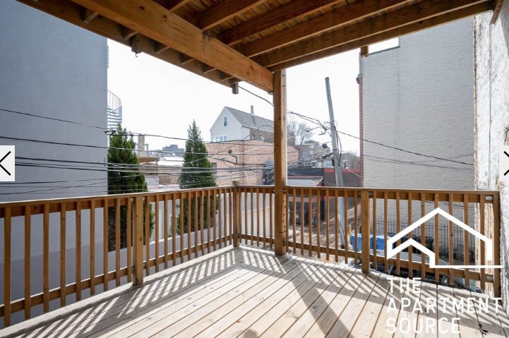 Building Photo - 2021 N Hoyne Ave