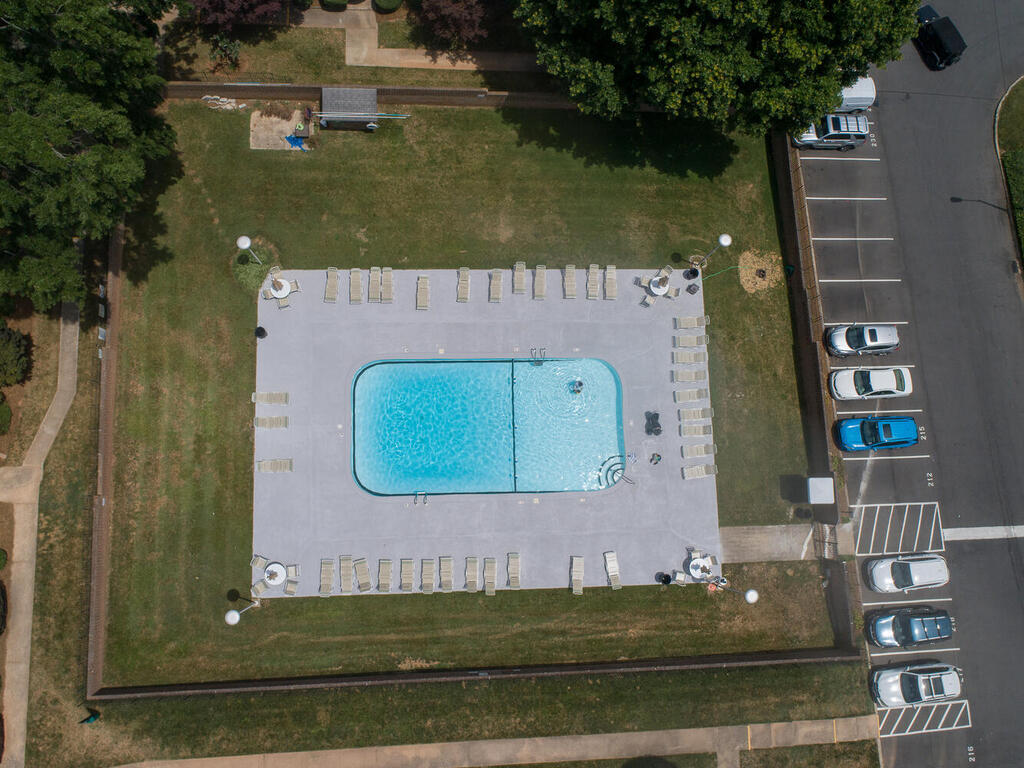 Building Photo - 2600 Park Rd