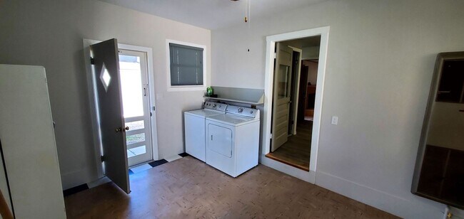 Building Photo - Immaculate renovated Mid Century with all ...