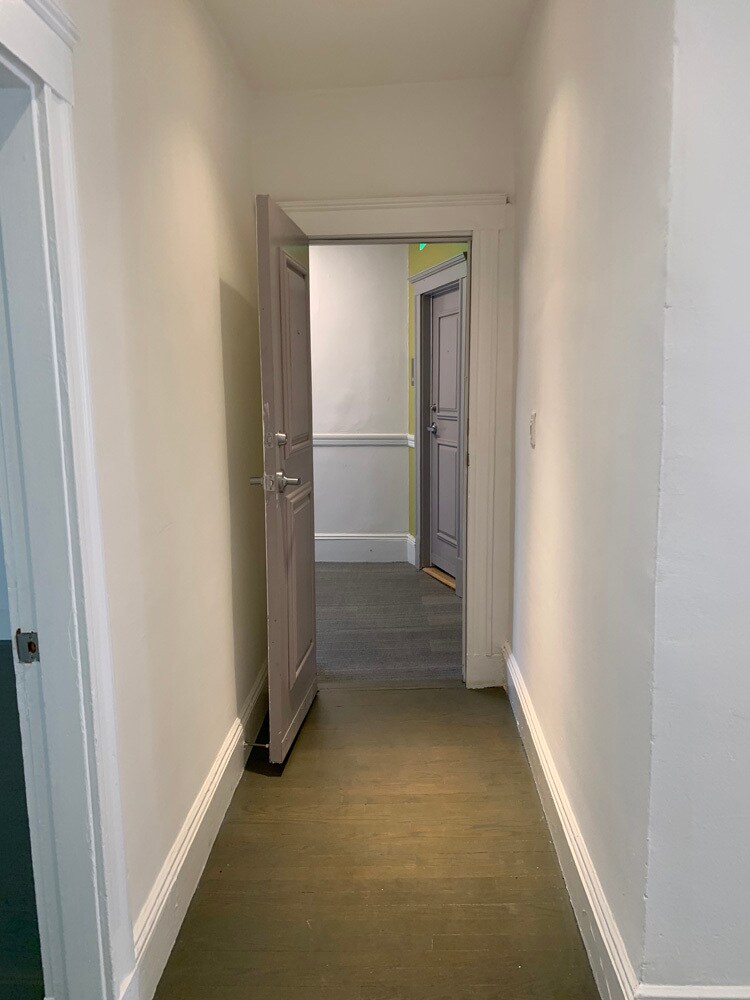 Building Photo - 54 Queensberry St