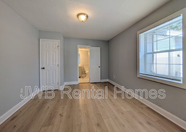 Building Photo - 2002 W 15th St