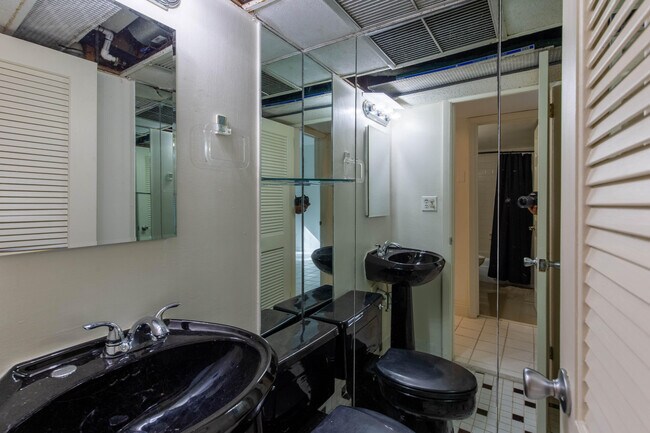 Building Photo - 2565 S Ocean Blvd