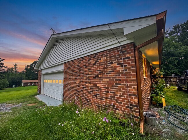 Building Photo - 1700 Hawley School Rd