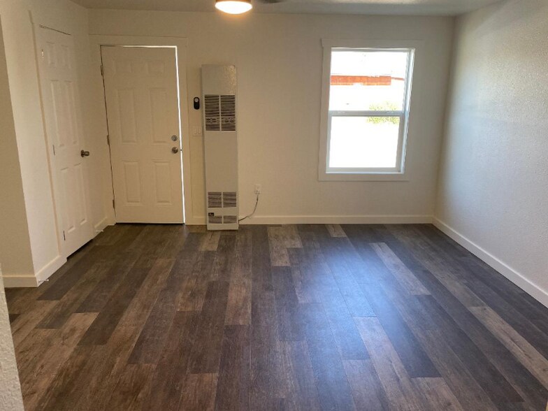 Building Photo - 18 2nd Ave N