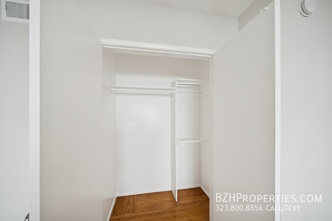 Building Photo - 1306 Havenhurst Dr