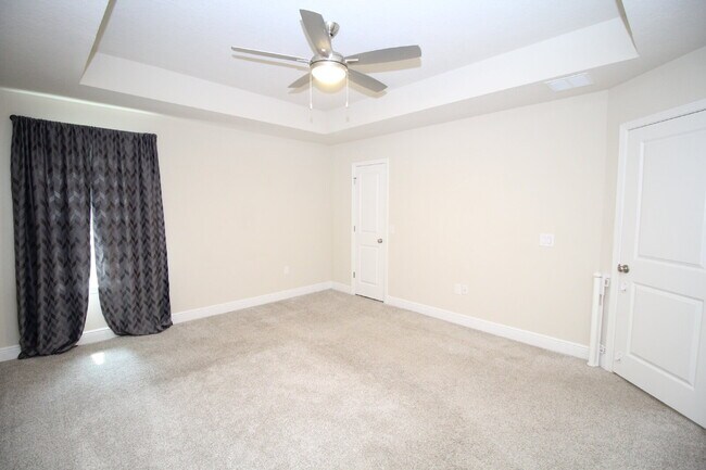 Building Photo - Beautiful 3-Bedroom, 2-Bath with 1-Car Garage, Open Floor Plan, Stainless Steel Appliances, and F...