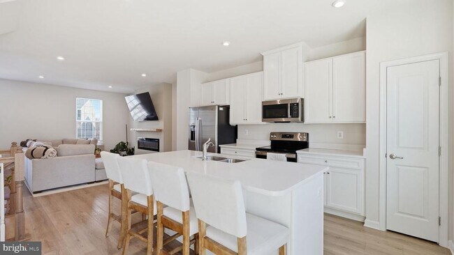 Building Photo - 1790 Scenic Lp