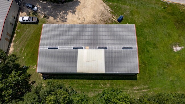 Building Photo - 26605 E River Rd