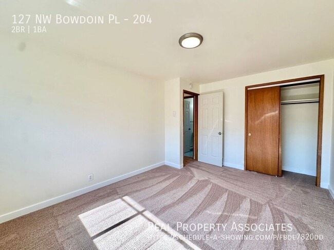 Building Photo - 127 NW Bowdoin Pl