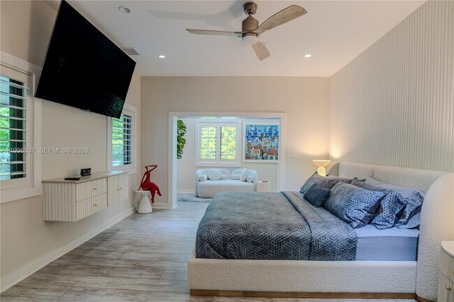 Building Photo - 231 Fluvia Ave