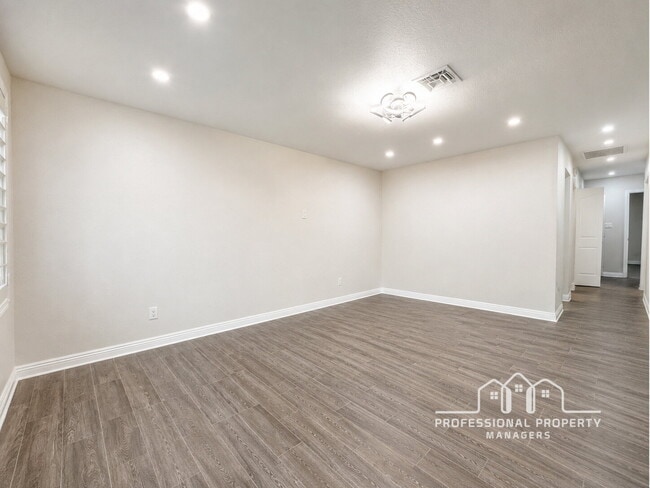 Building Photo - 2-bedroom, 2-bathroom home in Casitas Del Valle Townhouses