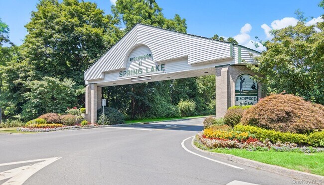 Building Photo - 868 Birchwood Park Dr