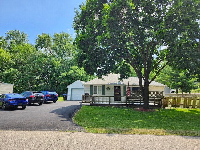 Primary Photo - 909 Southside Ave