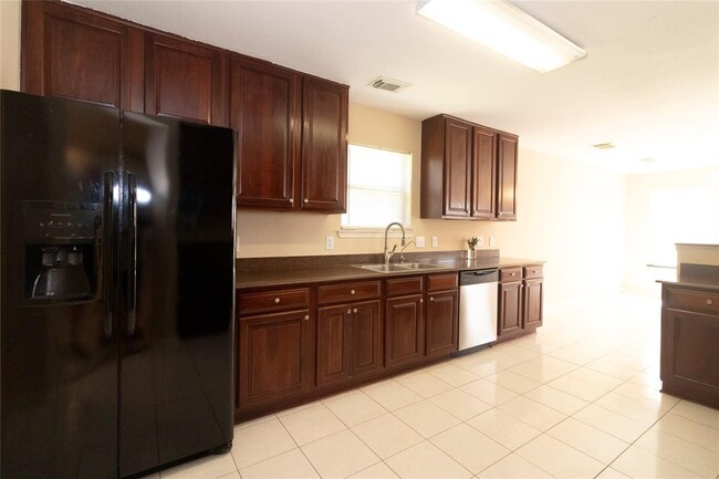 Building Photo - 2202 Crossmill Ln