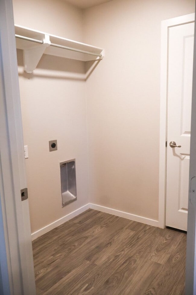 Building Photo - Townhome in Upland Heights!