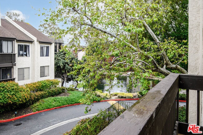 Building Photo - 11201 Summertime Ln