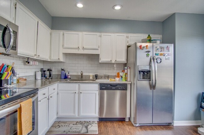 Building Photo - Updated 3BD/2BA Home on Quiet Cul-de-Sac w...
