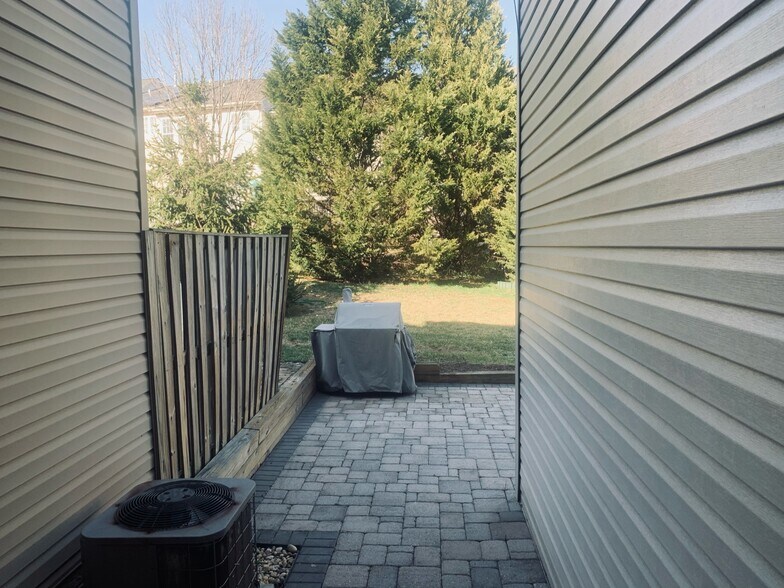 Patio 1 - 6520 Landing Way