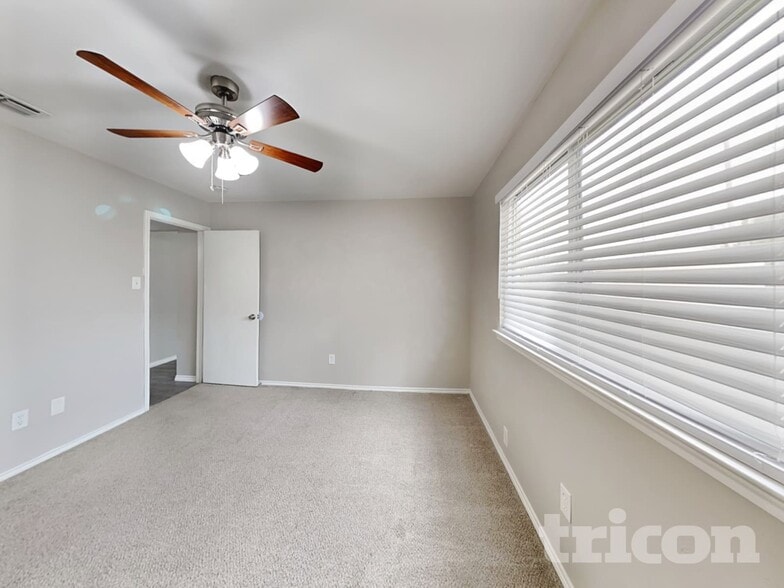 Building Photo - 418 David Dr