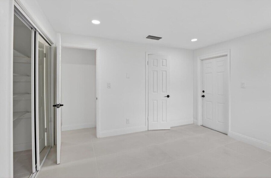 Building Photo - 2630 SW 49th Ct