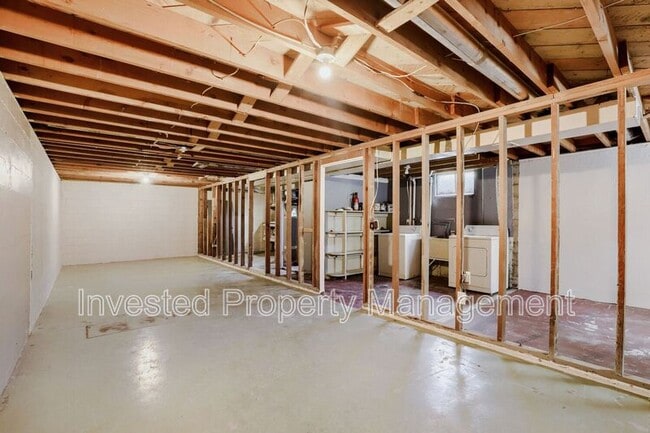 Building Photo - 4660 Upham St